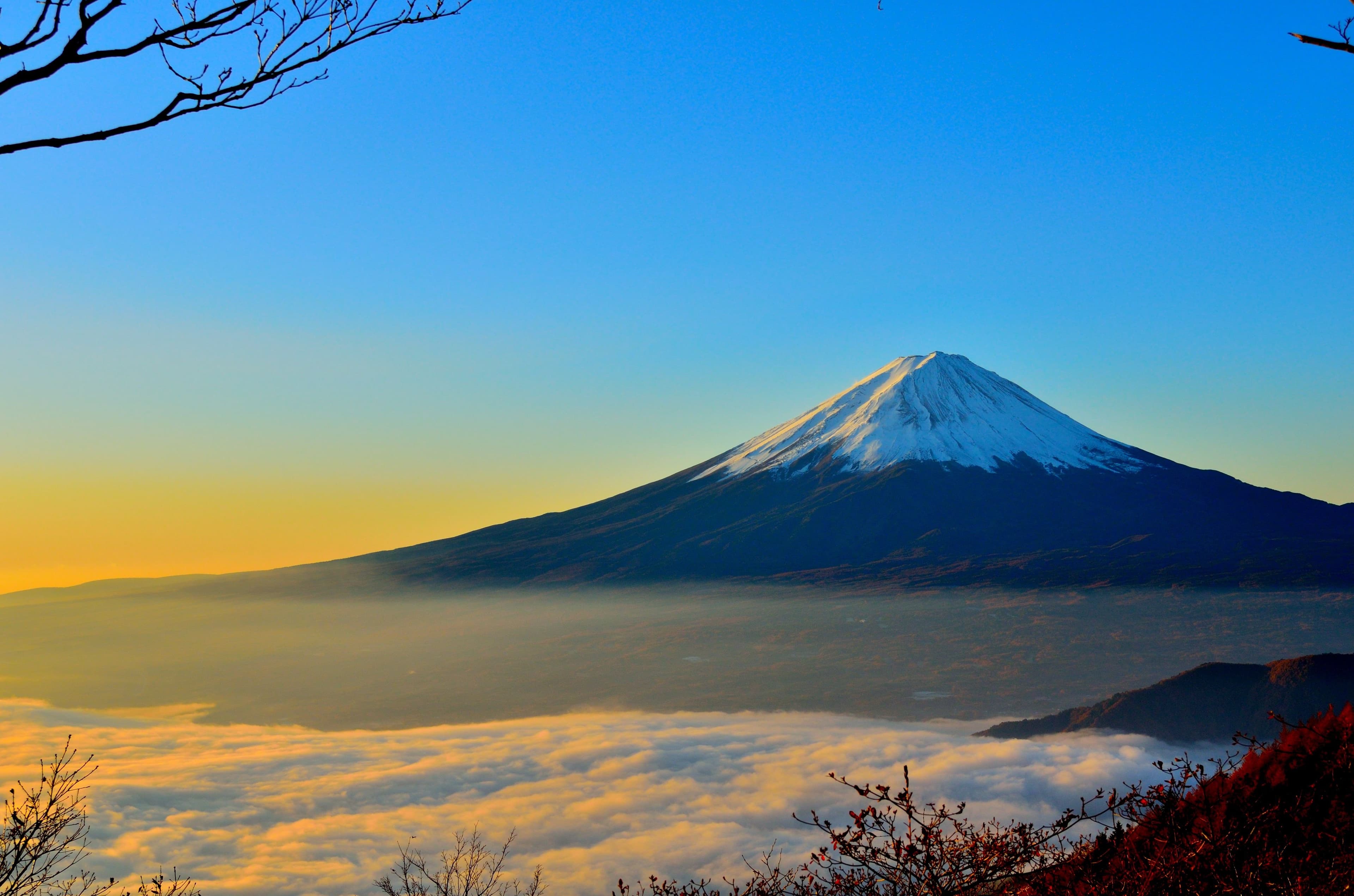 遠くの山。海外商品を日本で販売開始するまでの道のりのイメージ