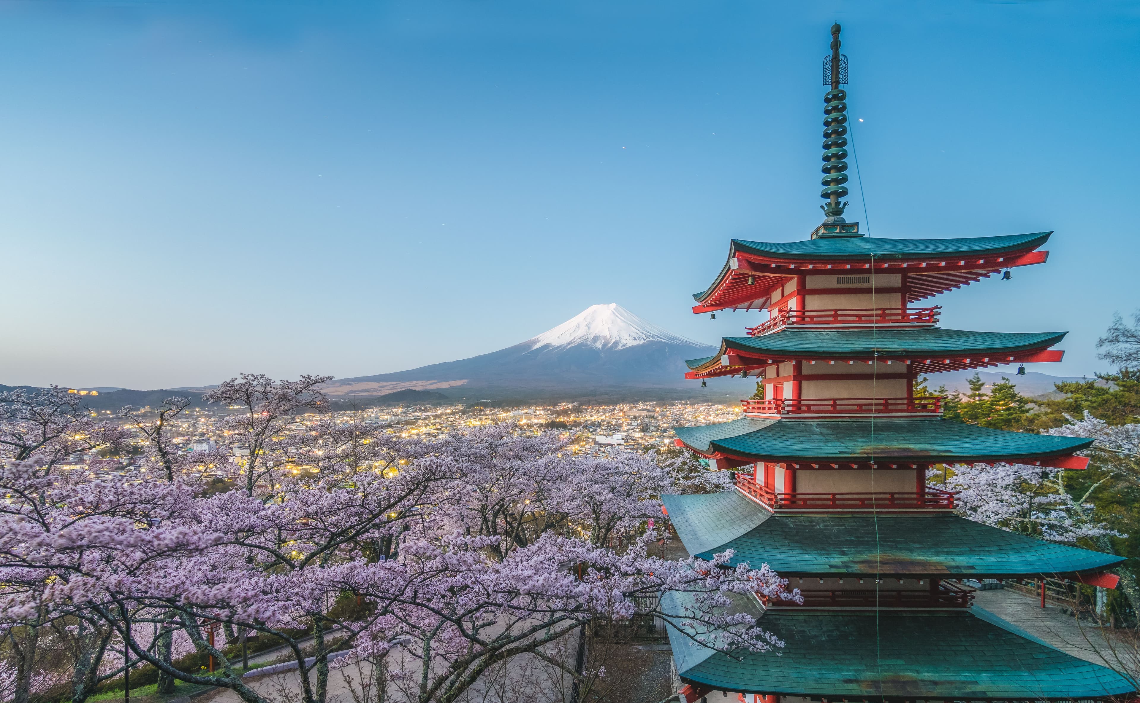 桜と富士。新しい海外ブランドを日本の売場に載せるイメージ